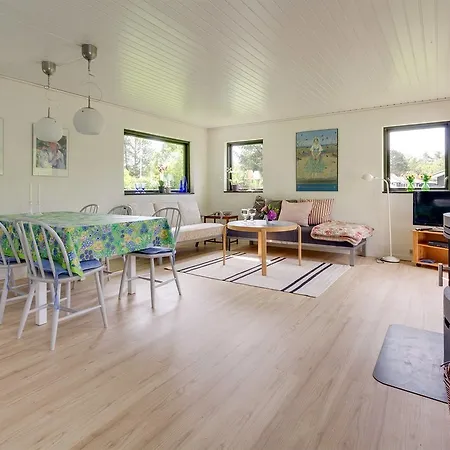 Three-bedroom Holiday In * הלס